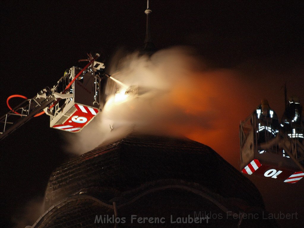 Feuer 3 Dachstuhlbrand Koeln Muelheim Gluecksburgstr P055.JPG